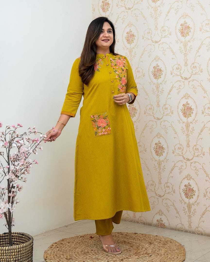 Women's Cotton Printed Straight Kurti With Pant - Image 3